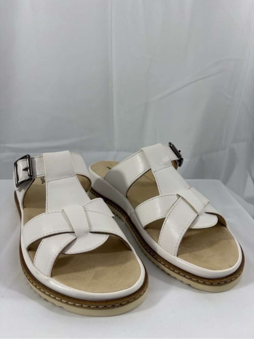 NWT Easy Street Women’s Size 7W White Velcro Slide Sandals with Buckle
